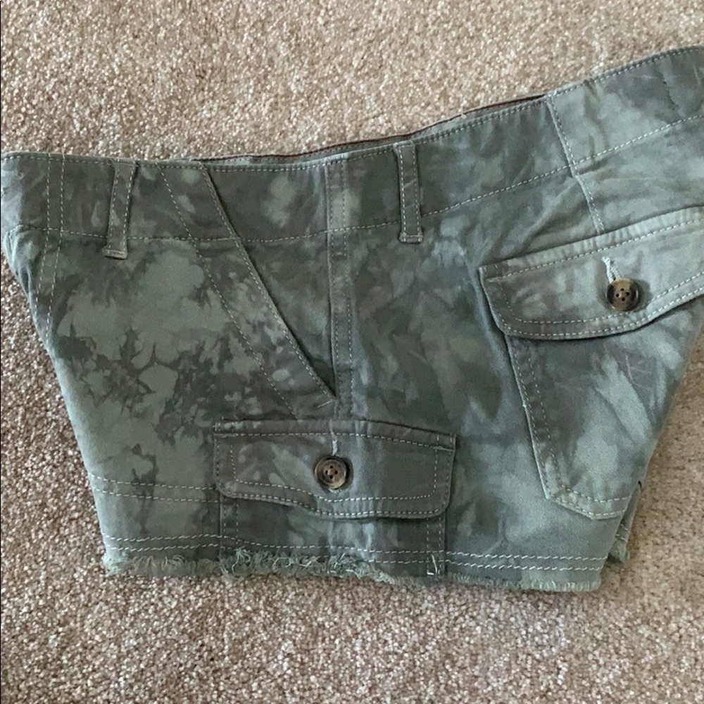Hollister olive tie dye shorts - Picture 3 of 5